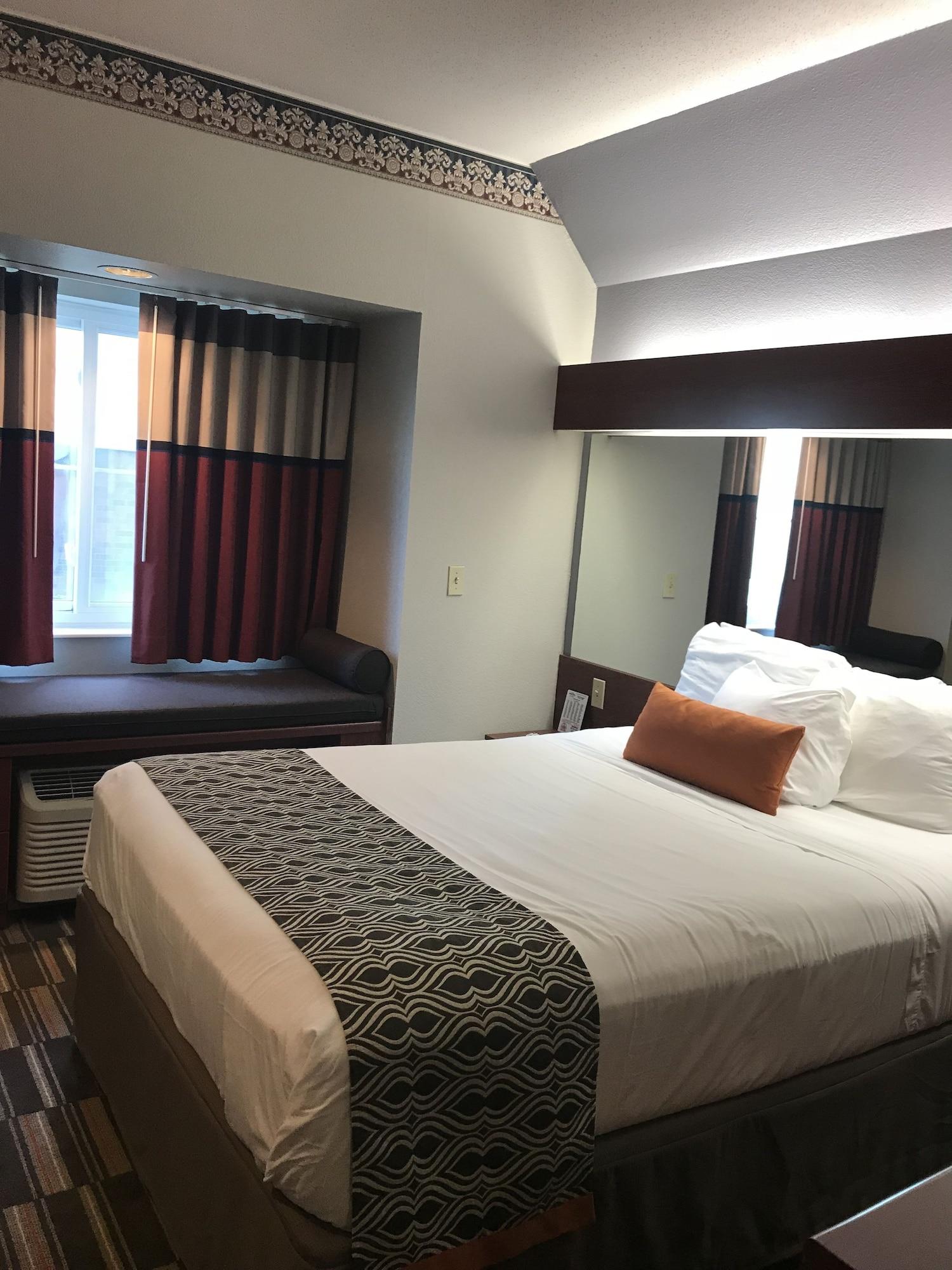 Microtel Inn & Suites Urbandale Экстерьер фото